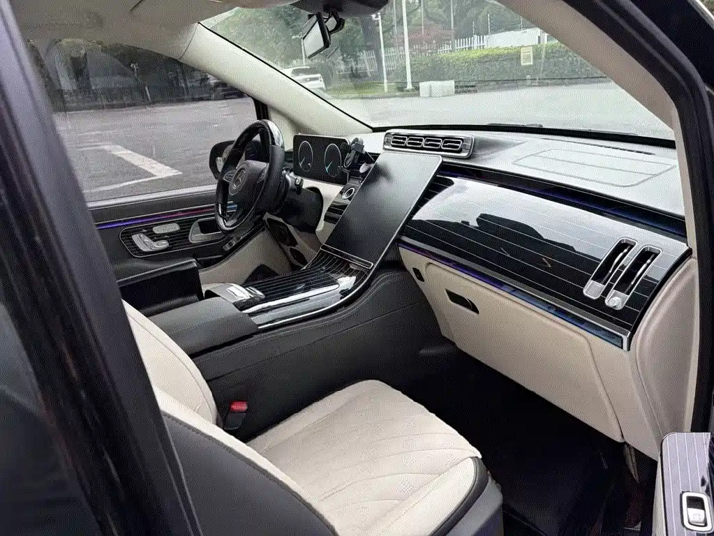Mercedes-Benz Vito 2023 2.0T Elite 7 мест