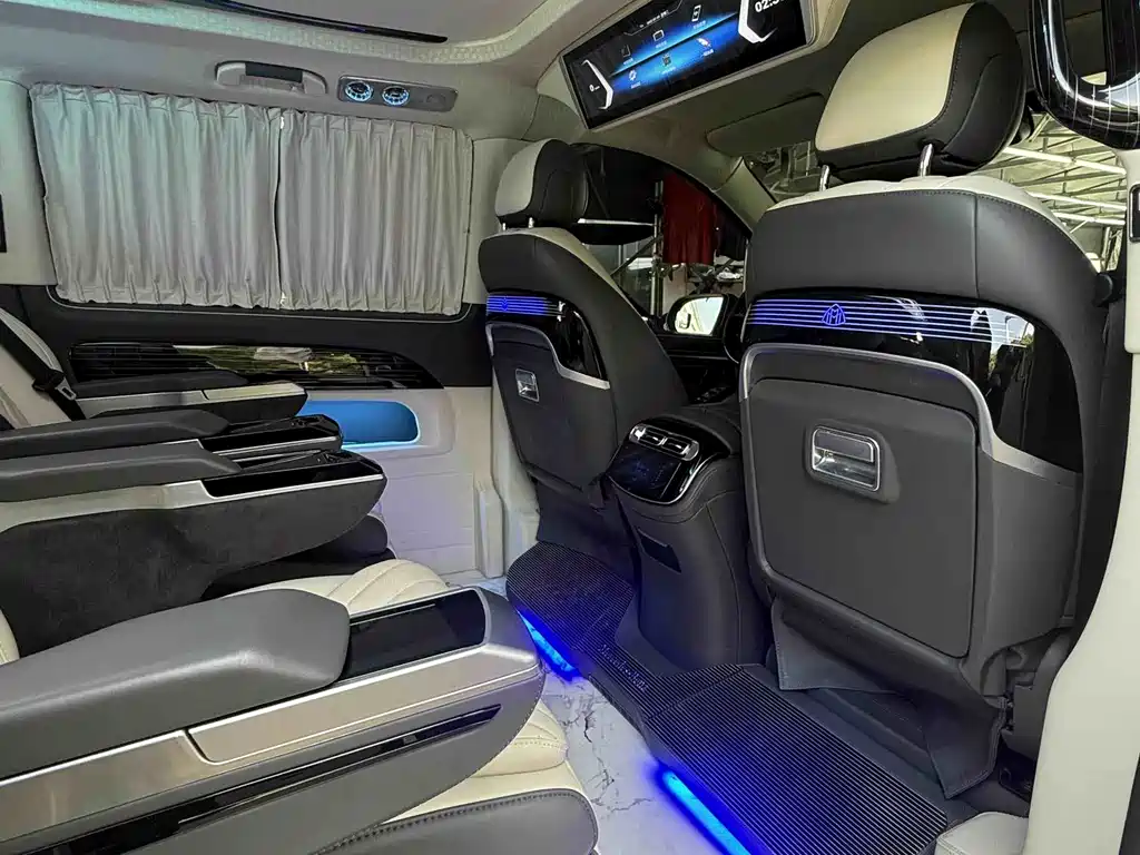 Mercedes-Benz Vito 2023 2.0T Elite 7 мест