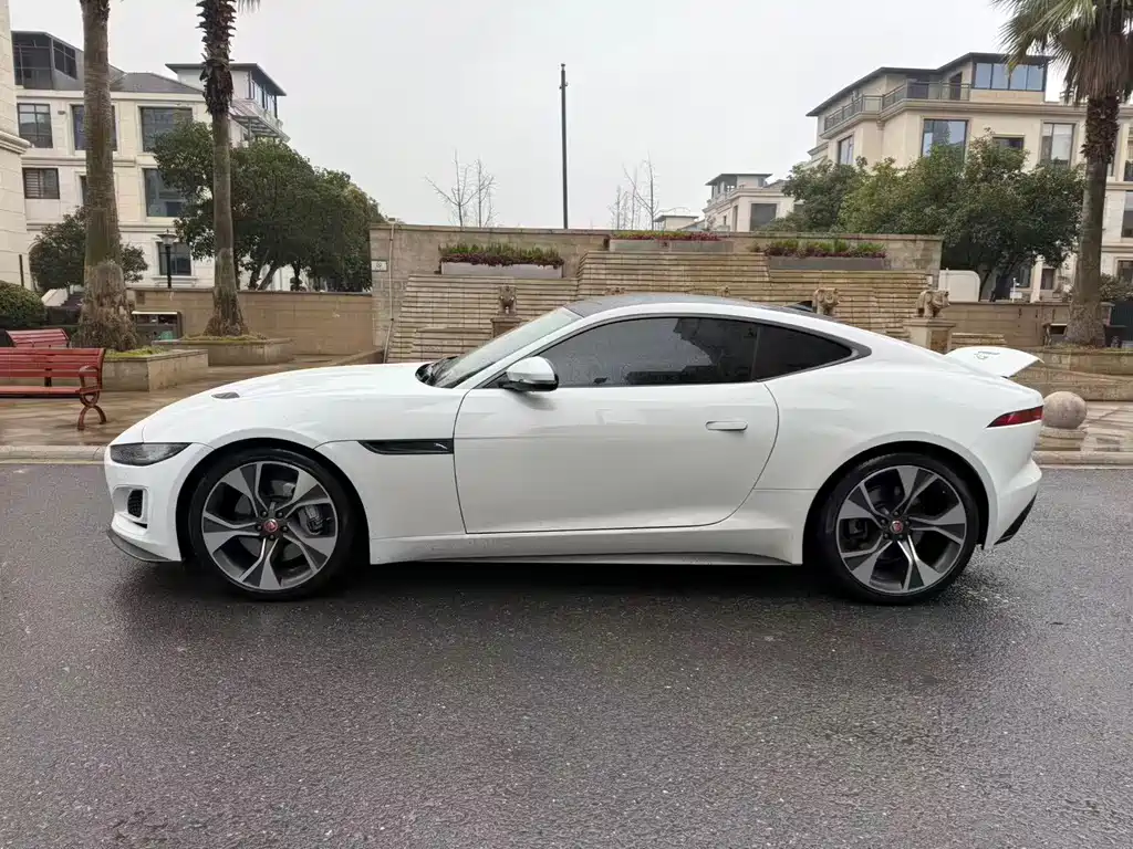 JAGUAR F TYPE