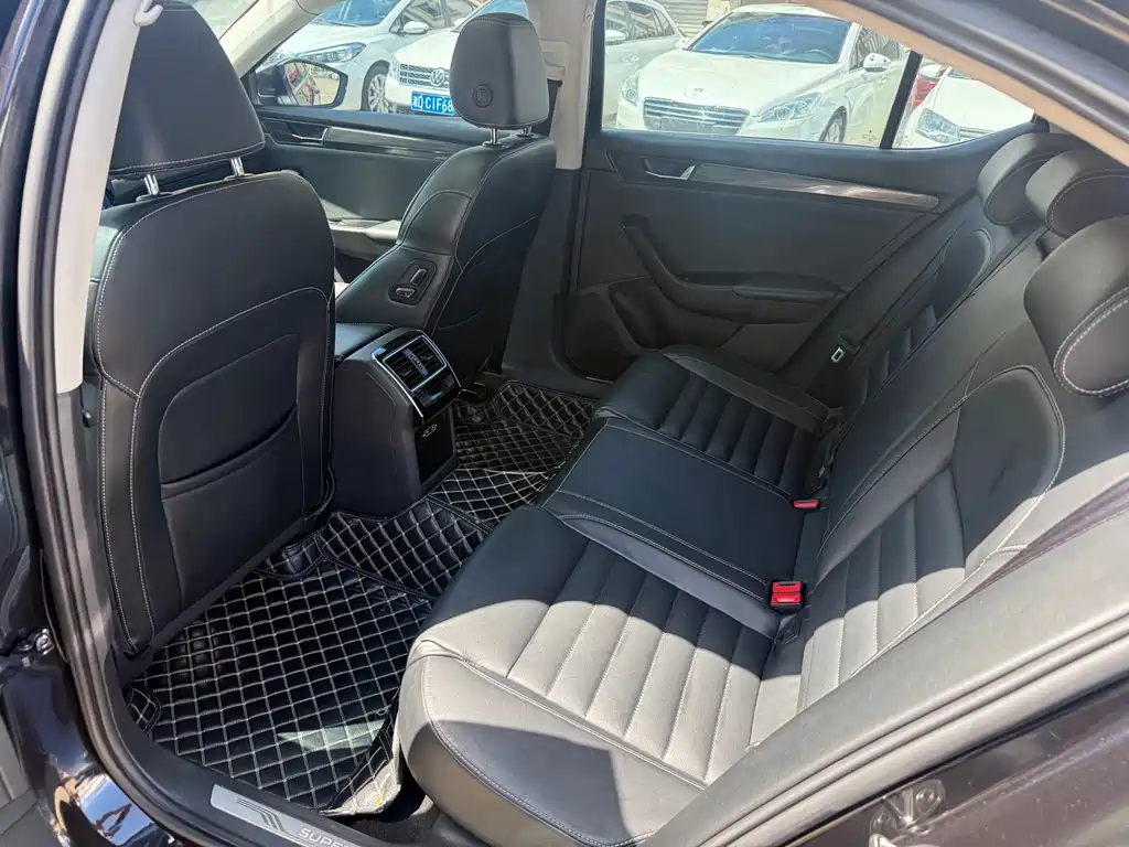 Skoda Superb — миниатюра 3