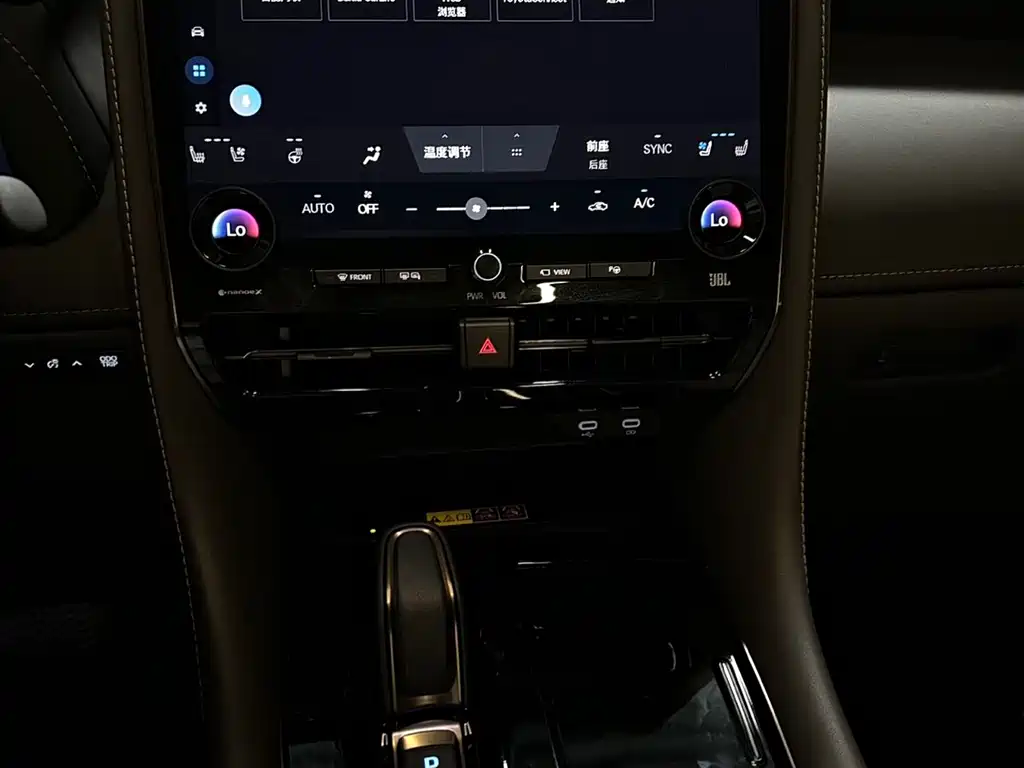 Toyota Alphard — миниатюра 12