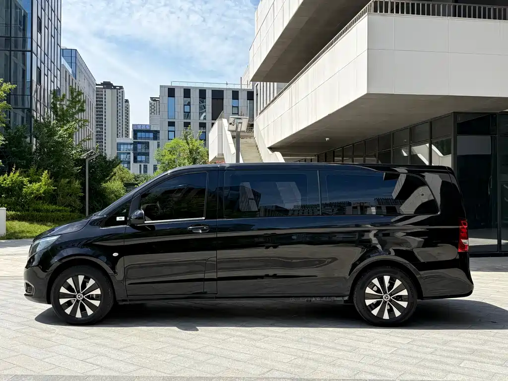Mercedes-Benz Vito 2021 2.0T Elite 7 мест