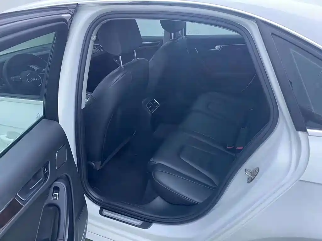 Audi A4L 2013 35 TFSI AT Comfort