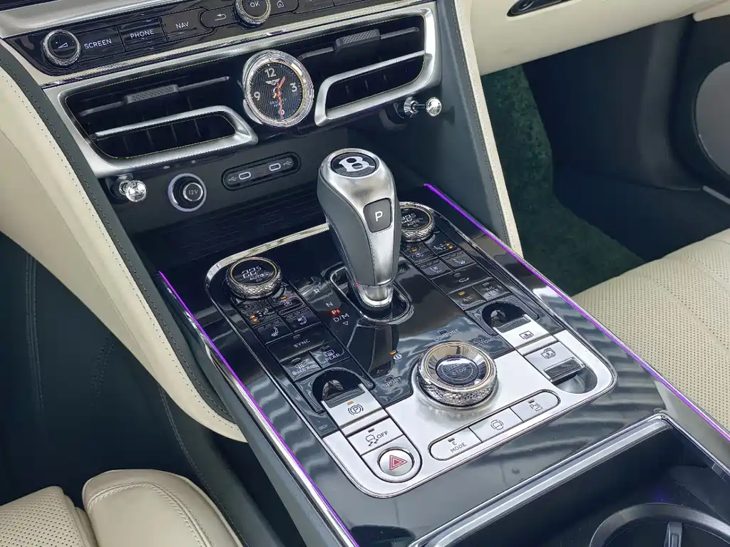Bentley Flying Spur PHEV — миниатюра 14