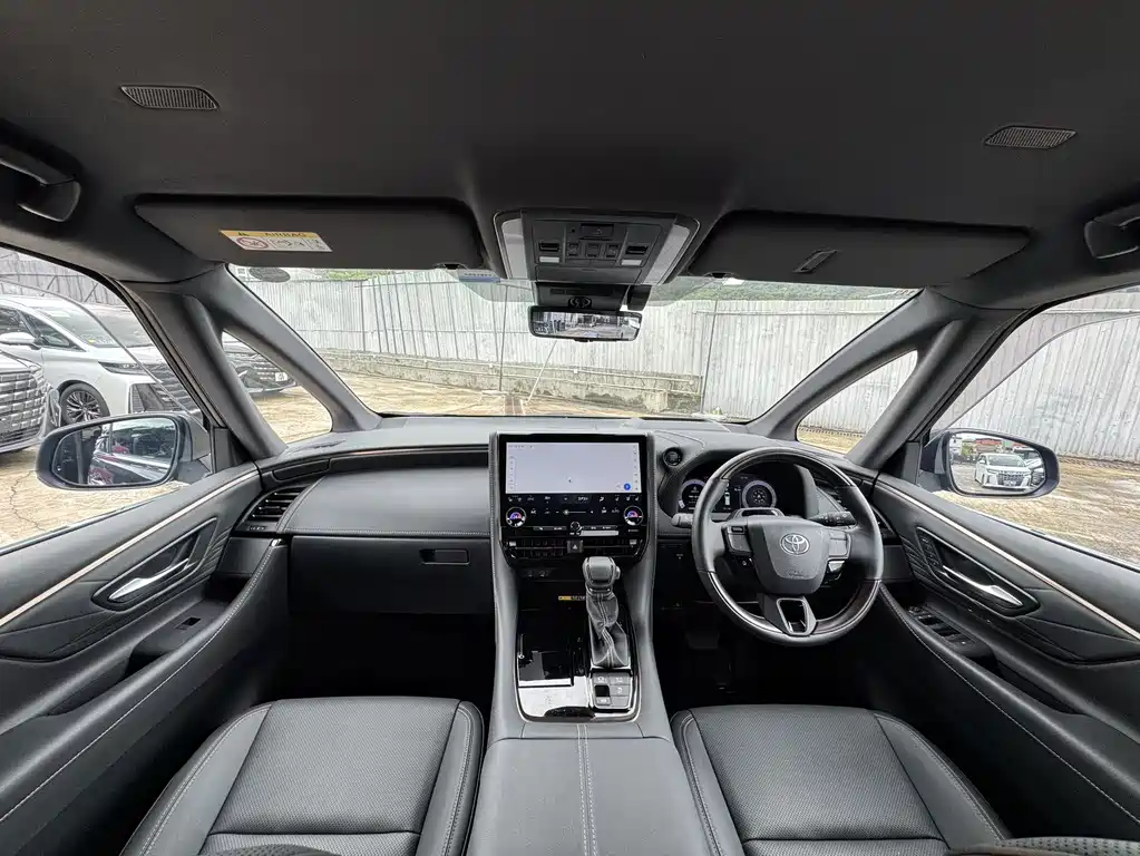 Toyota Alphard — миниатюра 7