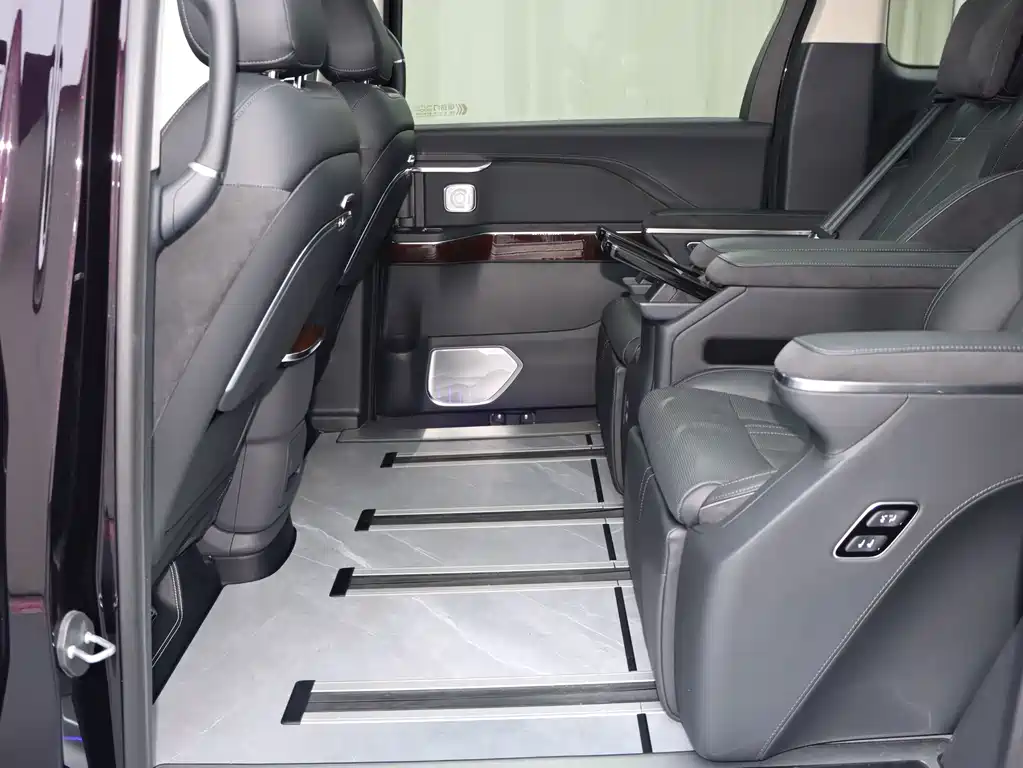 Hongqi Hongqi HQ9 PHEV — миниатюра 17