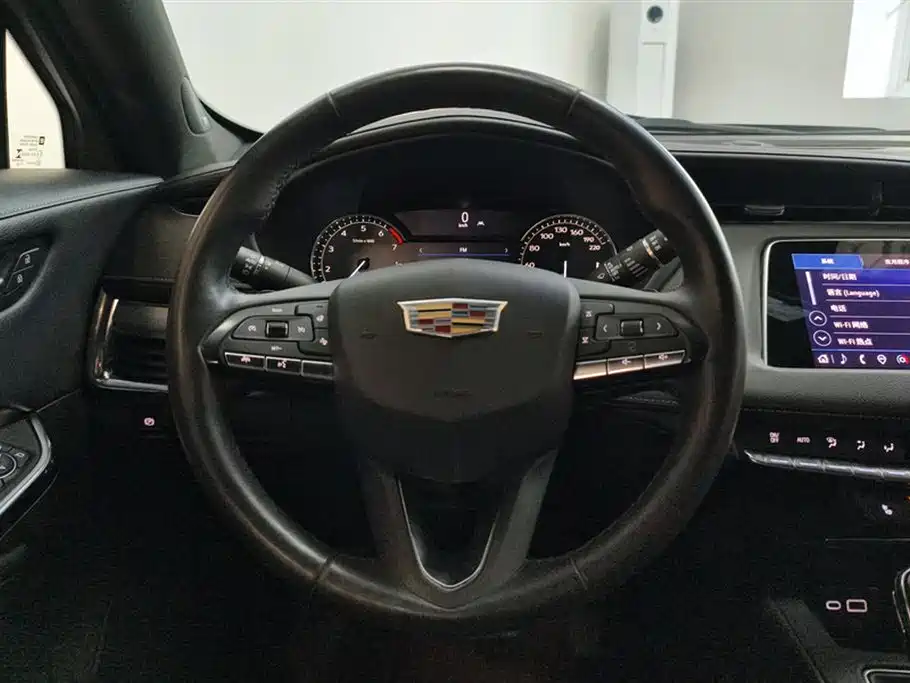 CADILLAC XT4