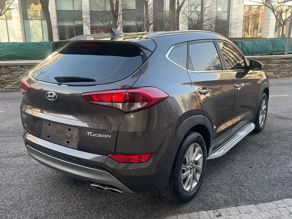 HYUNDAI TUCSON