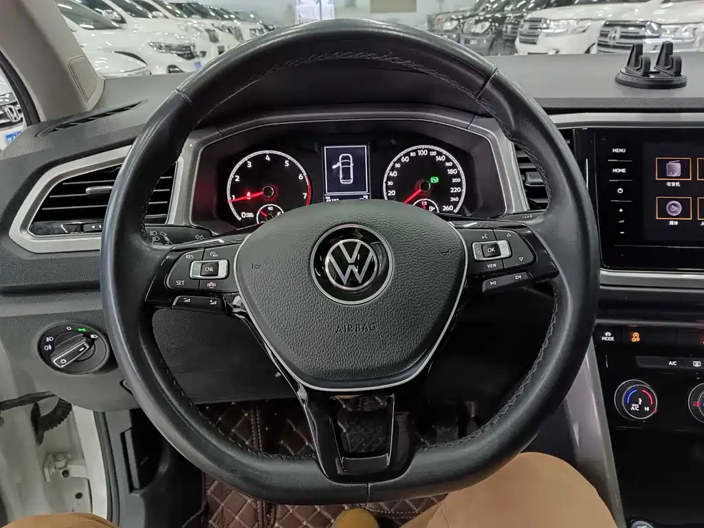 VOLKSWAGEN T ROC EXPLORING SONGS