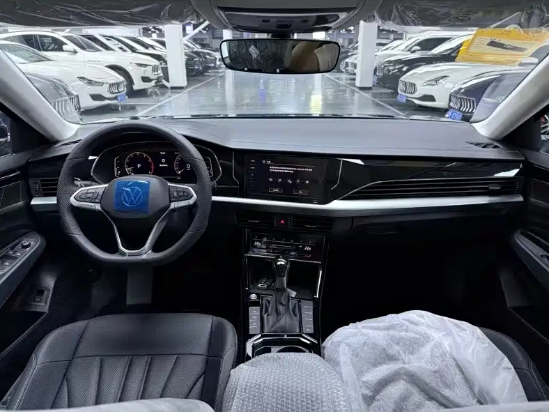 Volkswagen Passat 2024 380TSI