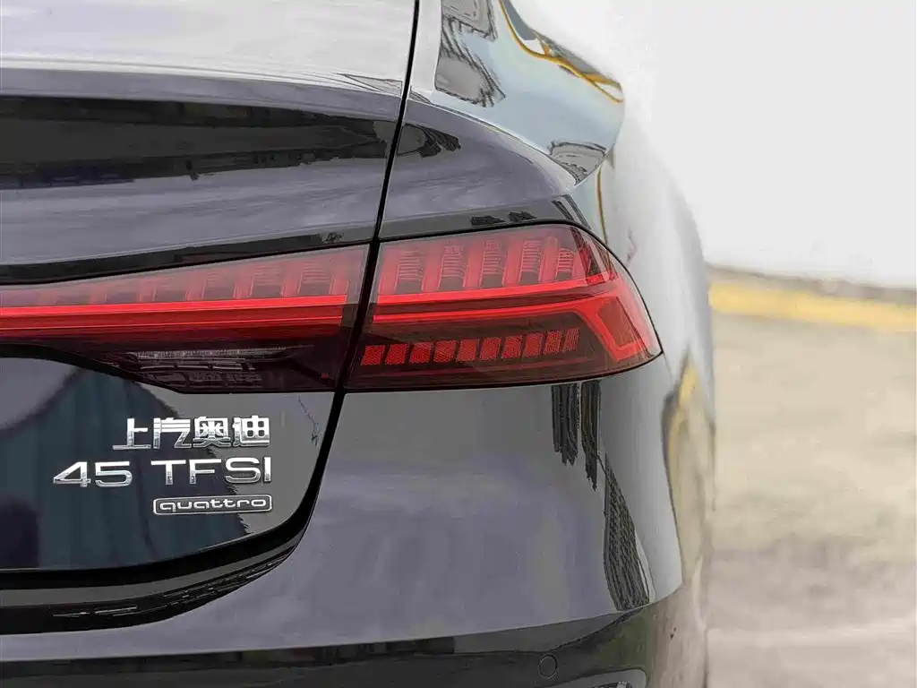 Audi A7L — миниатюра 10