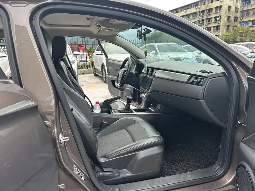 Qoros Qoros 3 — миниатюра 7