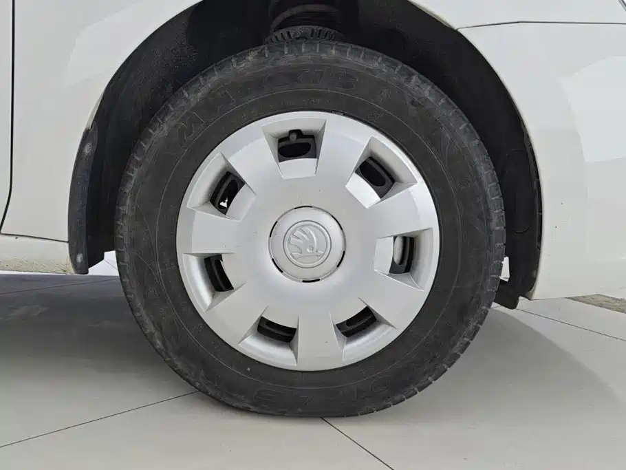 Skoda Rapid — миниатюра 6