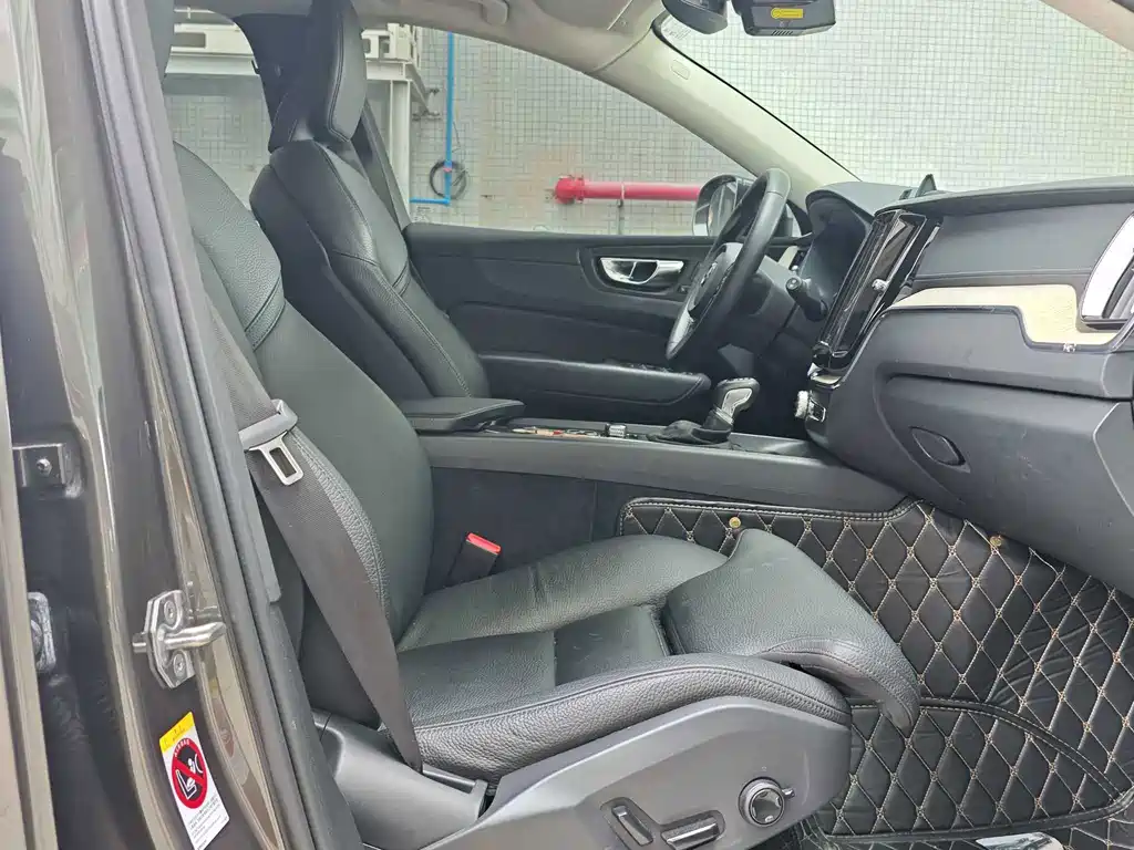 Volvo XC60 — миниатюра 9