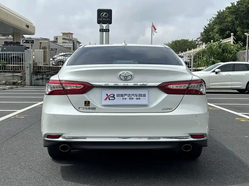 Toyota Camry — миниатюра 12