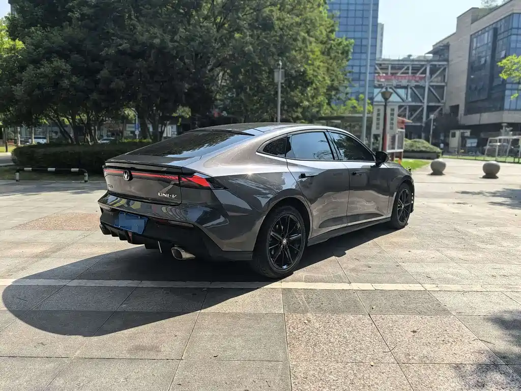 Changan UNI-V 2022 1.5T Luxury