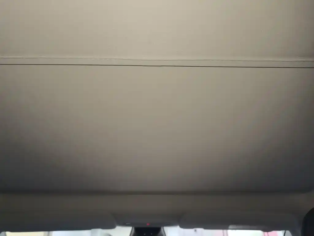 Tesla Model Y — миниатюра 18