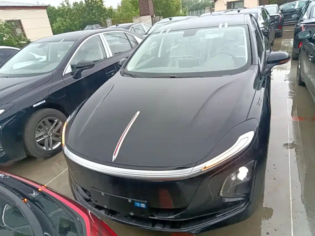 Hongqi E-QM5 2025 610km PLUS