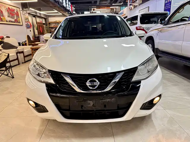 NISSAN TIIDA 2017