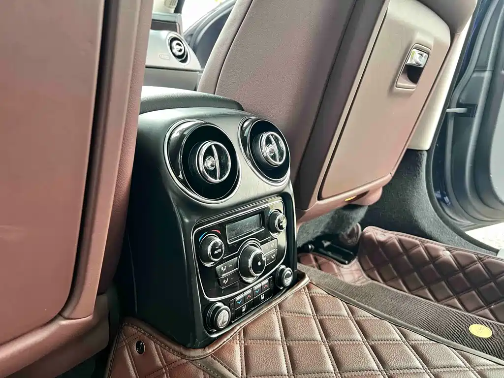 Jaguar XJ — миниатюра 19