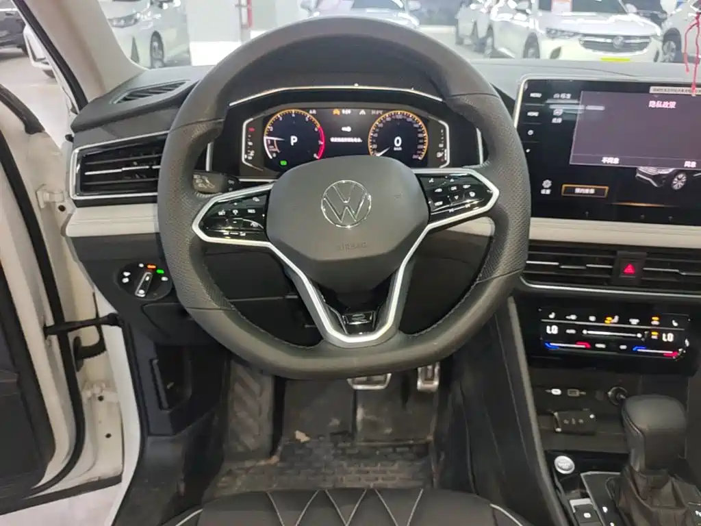 Volkswagen Tiguan L — миниатюра 11