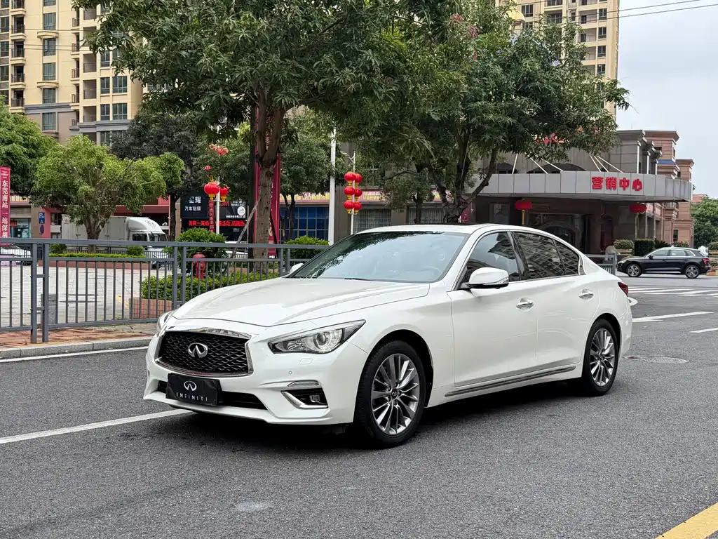 Купить Infiniti Q50L