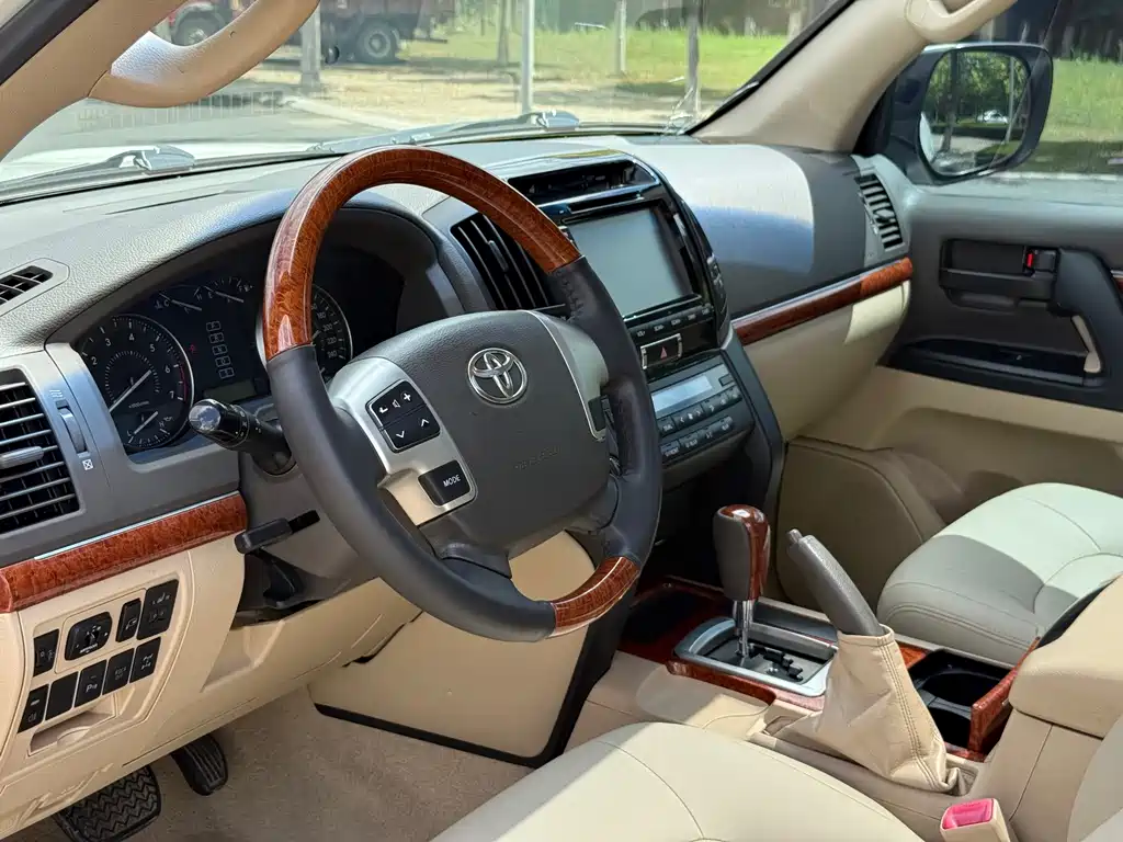 Toyota Land Cruiser — миниатюра 7