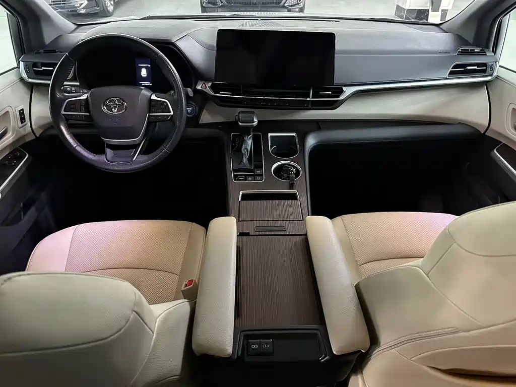 Toyota Granvia - фото 6