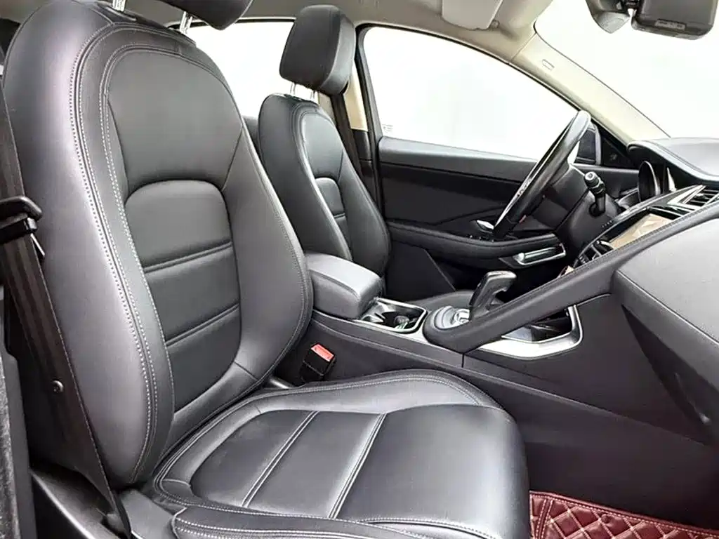 Jaguar E-PACE — миниатюра 4