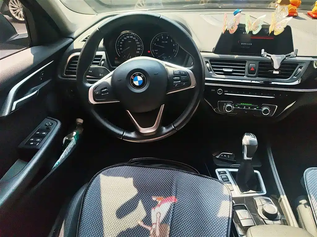BMW  1 SERIES