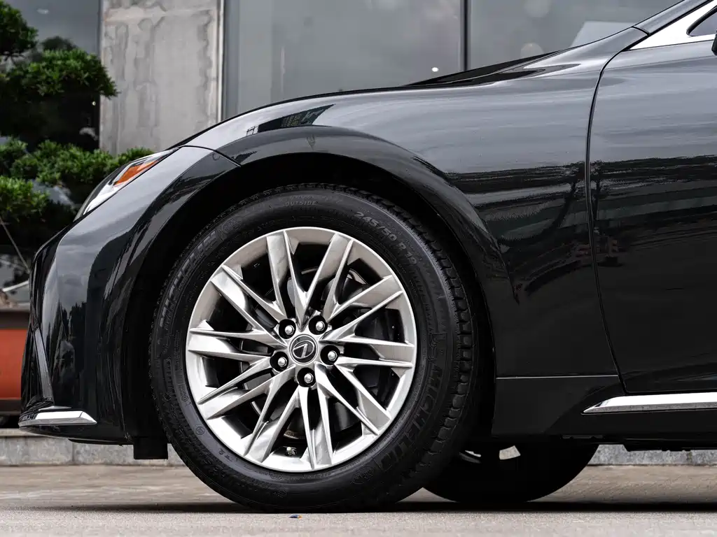 Lexus LS 2021 500h Luxury