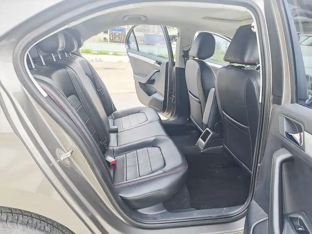 Volkswagen Jetta 2015 1.6L MT Comfort