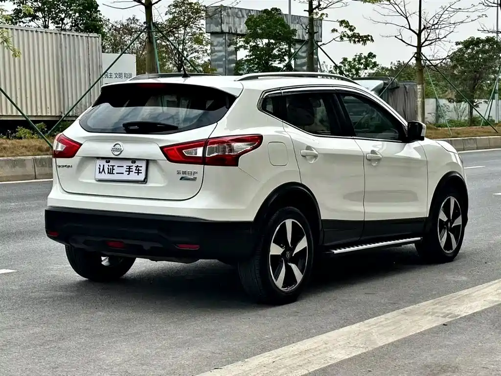 Nissan Qashqai 2016 2.0L CVT Luxury