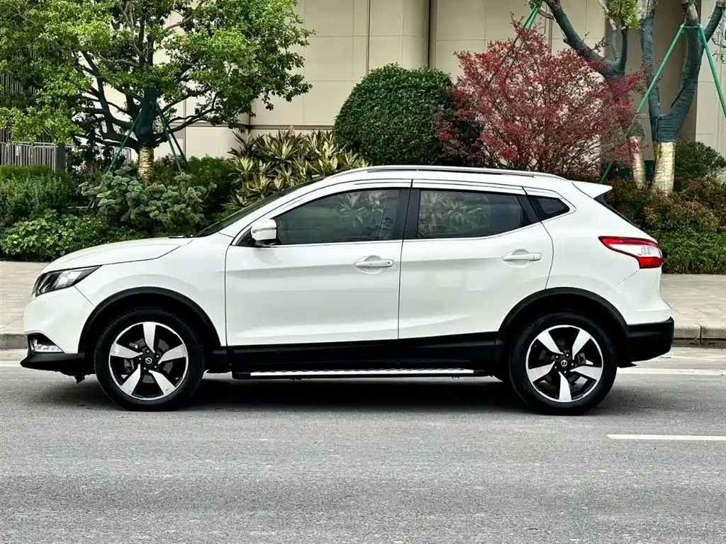 Nissan Qashqai 2016 2.0L CVT Luxury