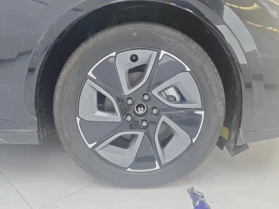 Toyota bZ3 — миниатюра 6