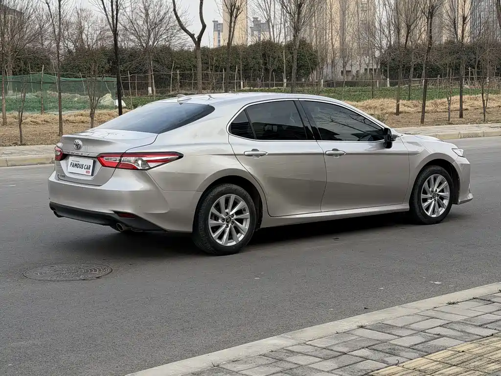 TOYOTA CAMRY
