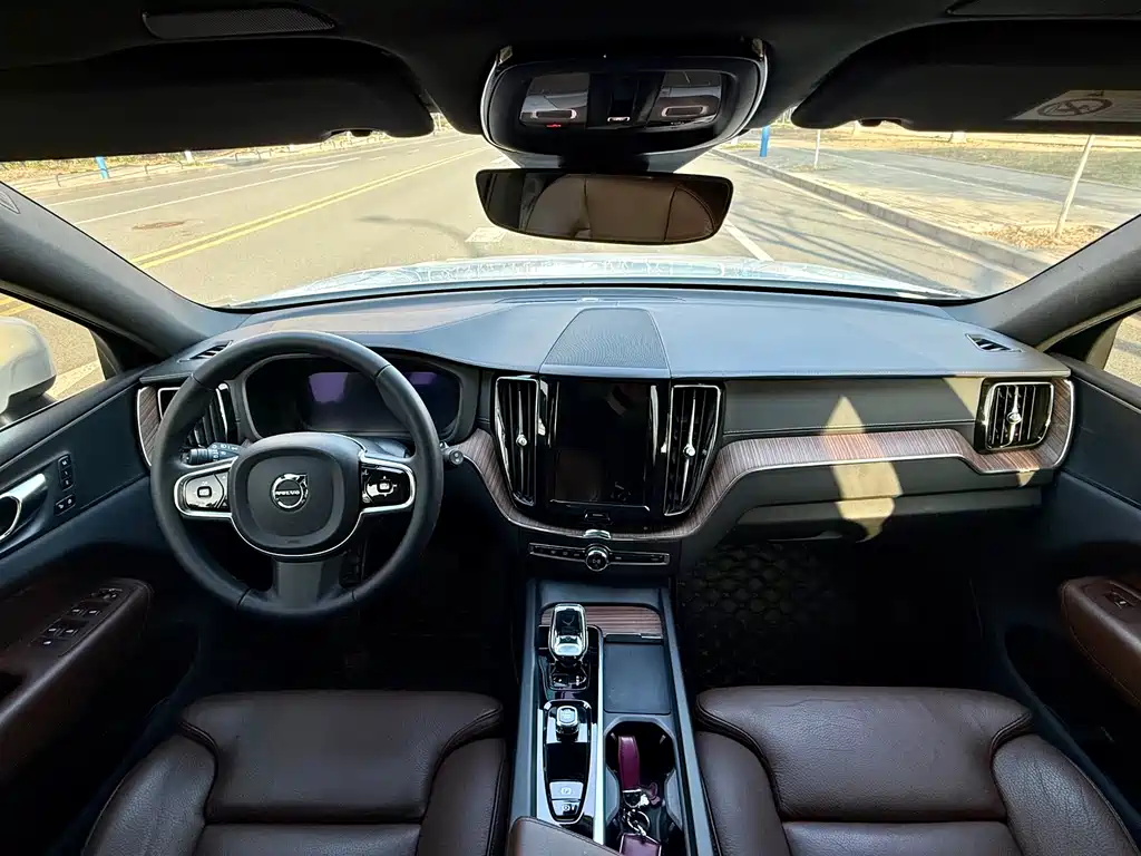 Volvo XC60 2023 B5 Luxury