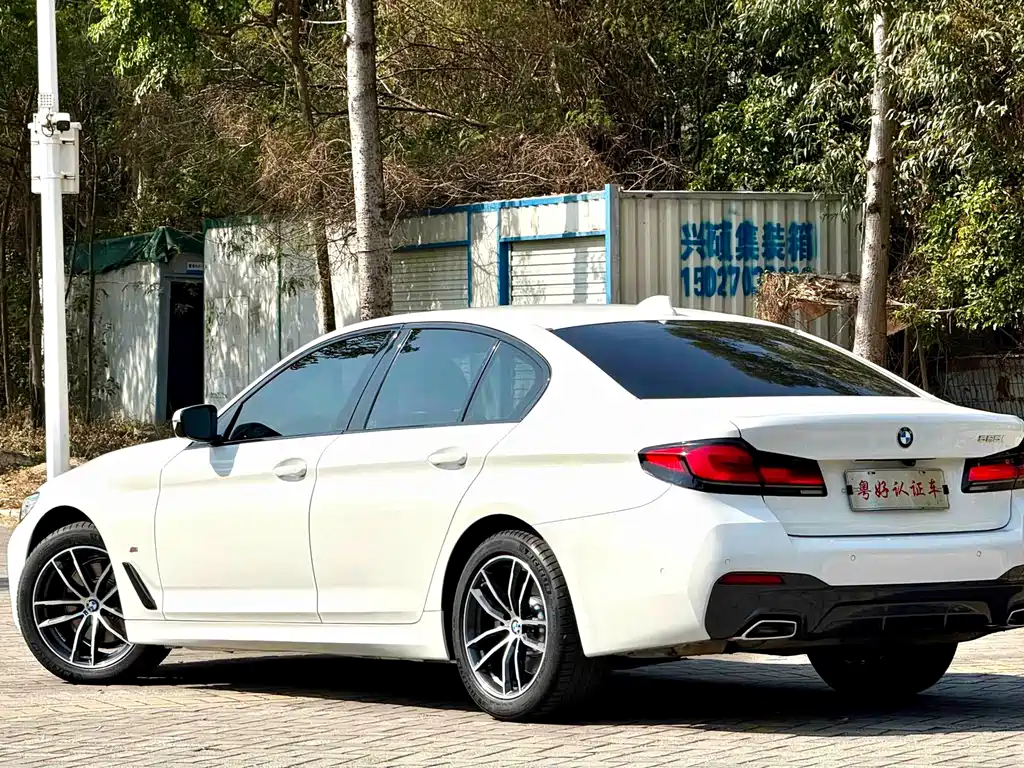 BMW 5 SERIES