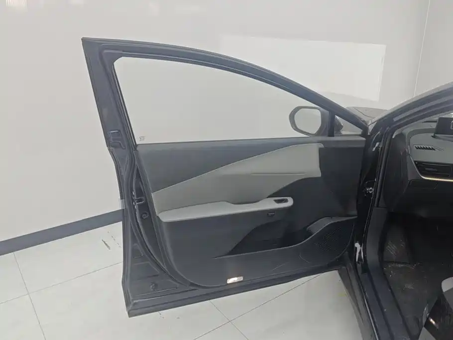 Toyota bZ3 — миниатюра 7