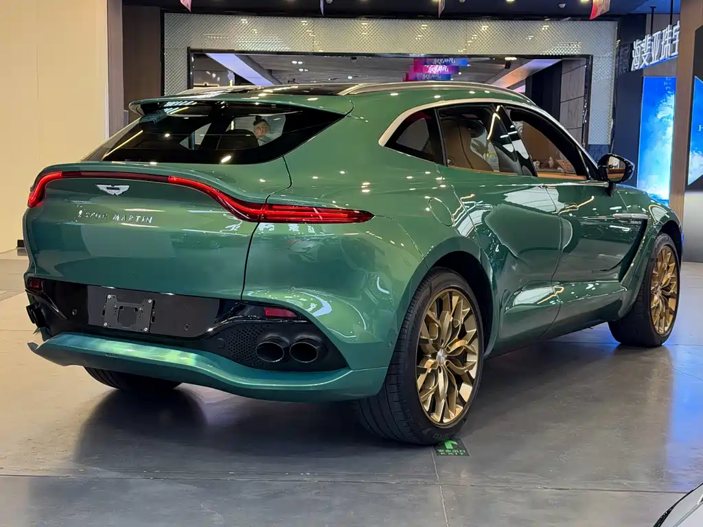 Aston Martin DBX 2022 3.0T STRAIGHT-SIX