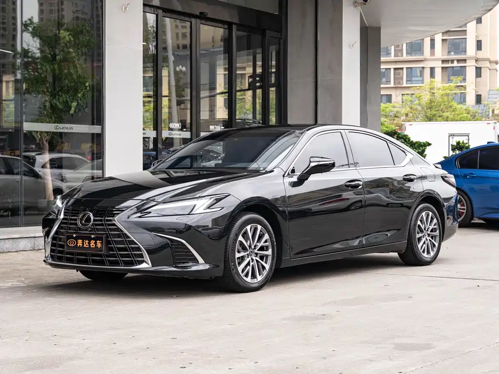 Lexus ES 2025
