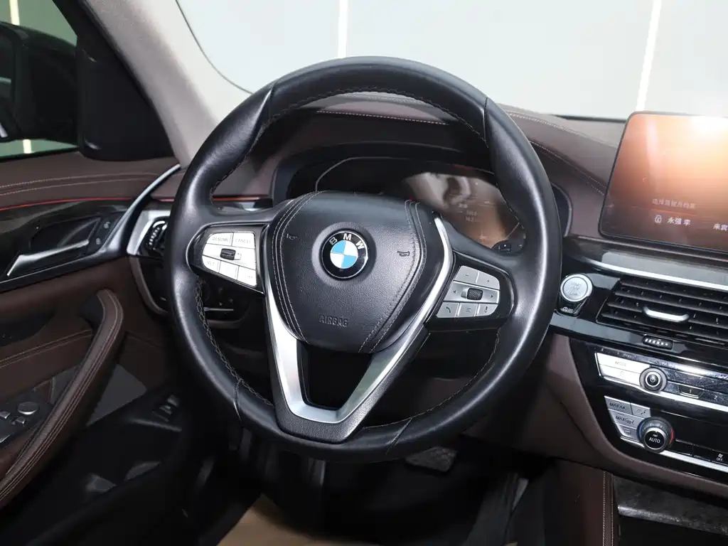 BMW 5 Series — миниатюра 25