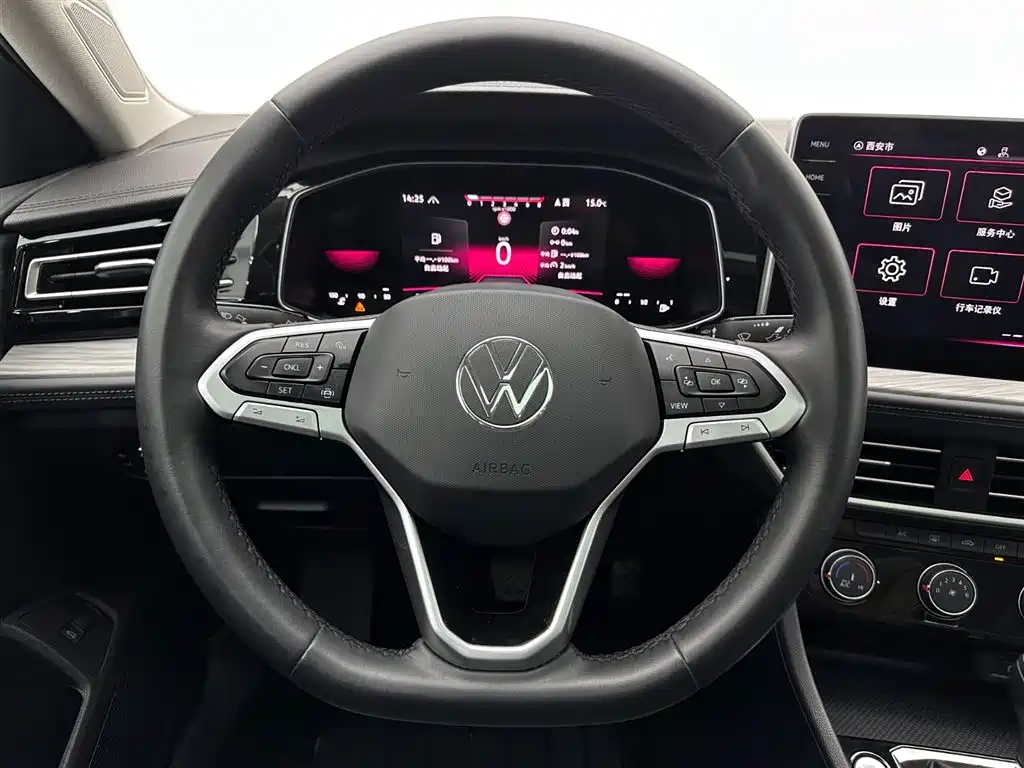 Volkswagen Sagitar 2023 300TSI DSG