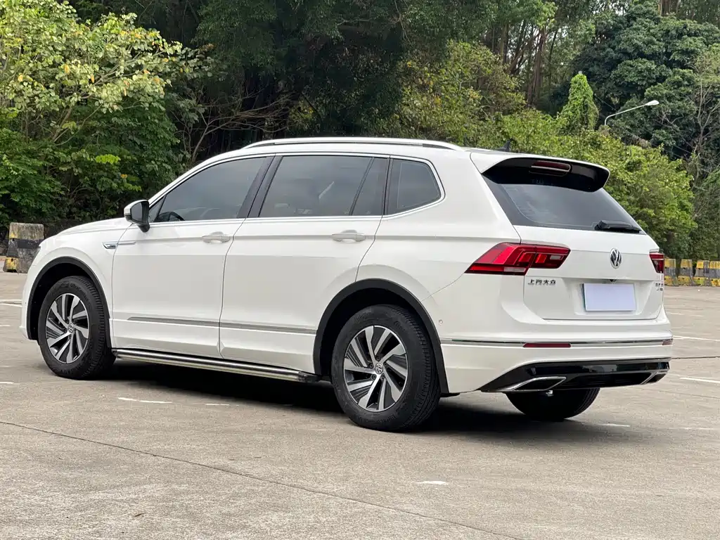 Volkswagen Tiguan L PHEV — миниатюра 8