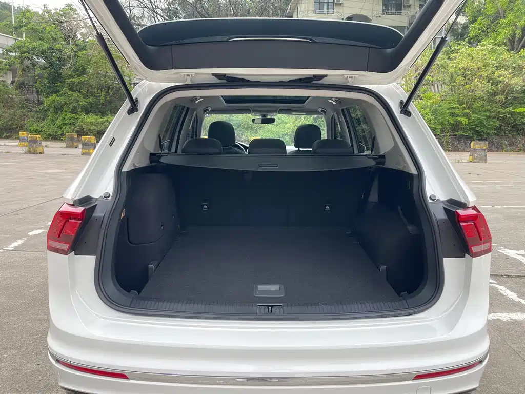 Volkswagen Tiguan L PHEV — миниатюра 32