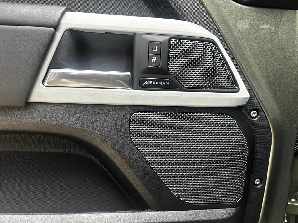 Land Rover Defender — миниатюра 5