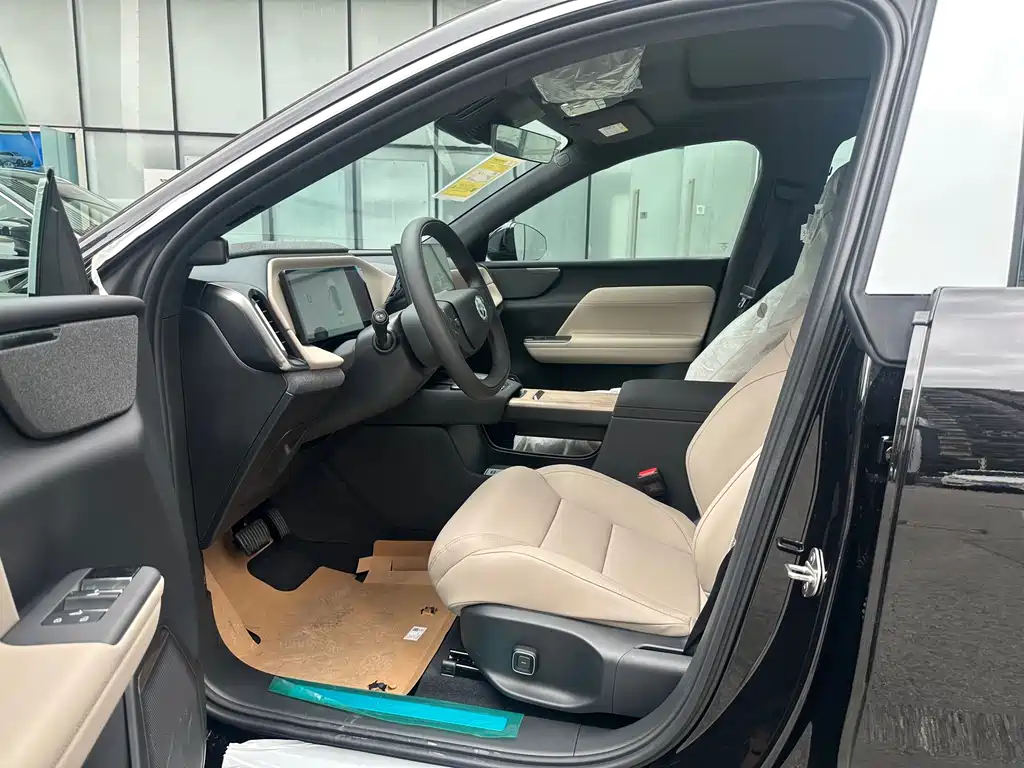 Volvo XC70 PHEV — миниатюра 8
