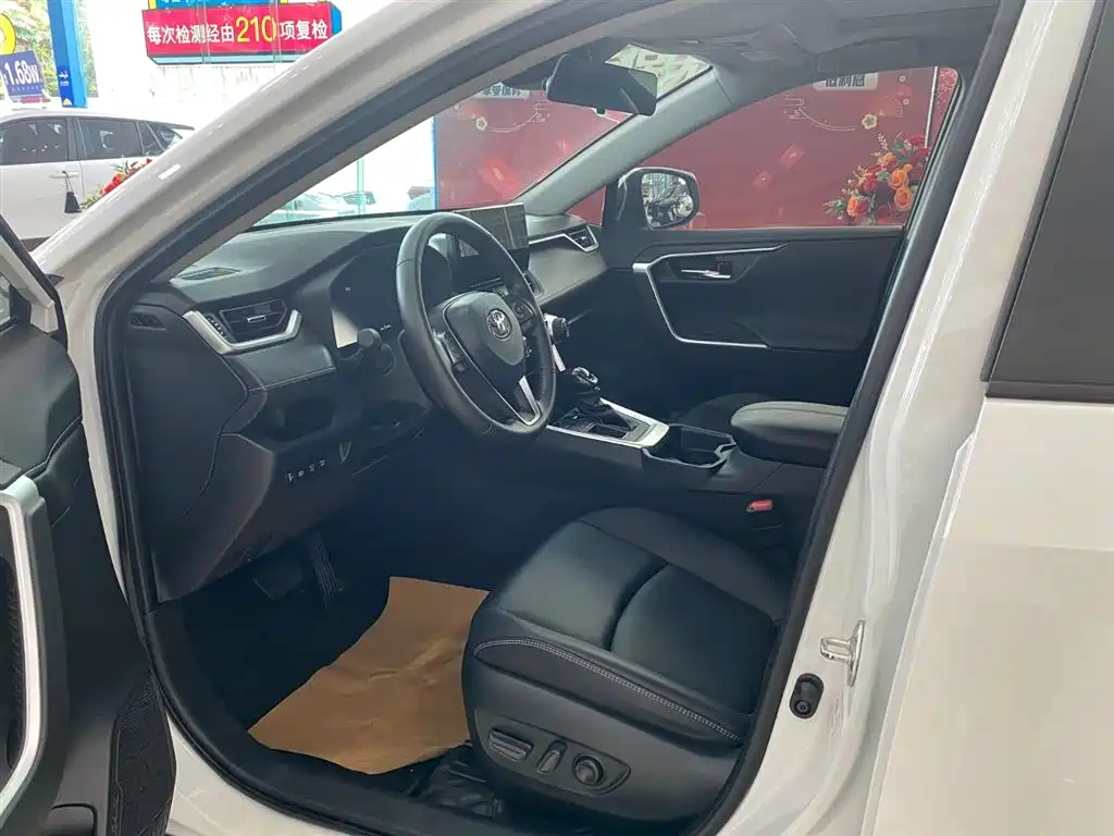 Toyota RAV4 2023 2.0L CVT Plus