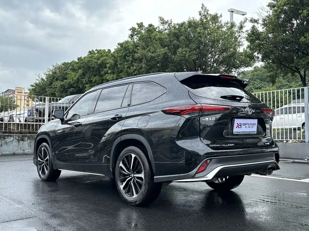 Toyota Crown Kluger — миниатюра 5