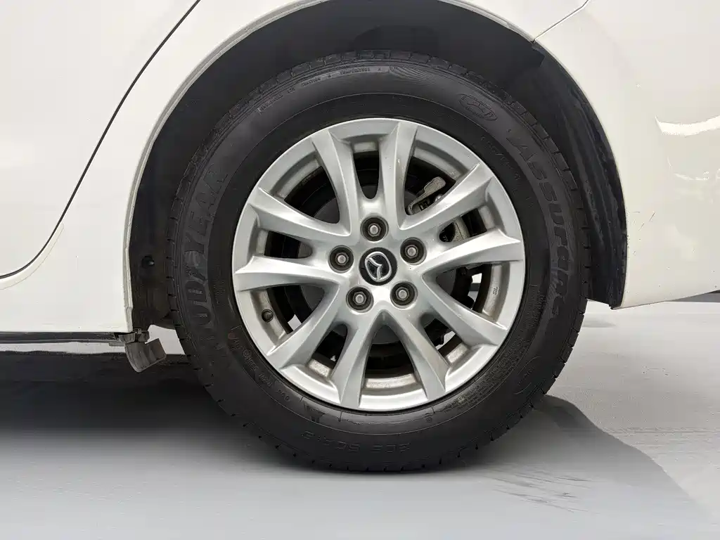 Mazda Mazda3 3 2017 1.5L AT Luxury V